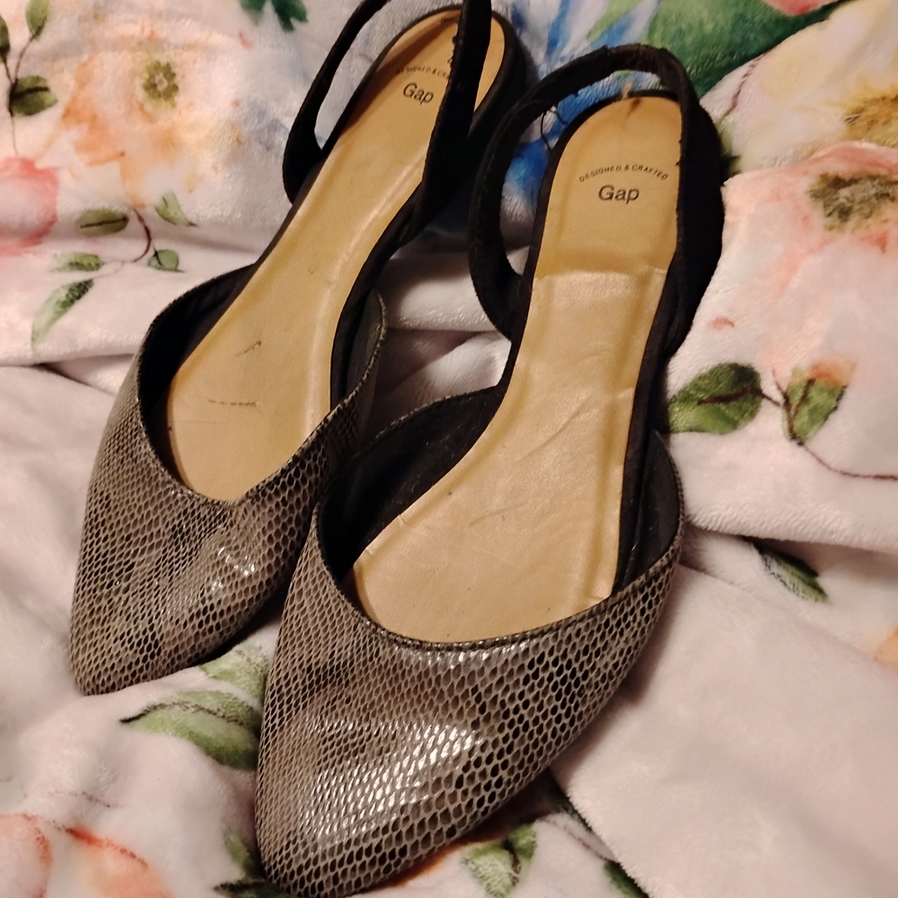 GAP Women's Black and Silver Flats